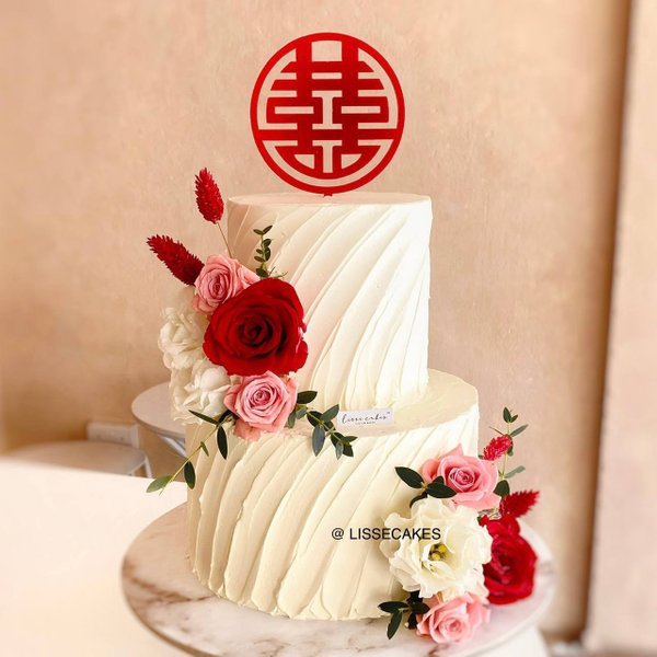 Auspicious Wedding Cake with Roses