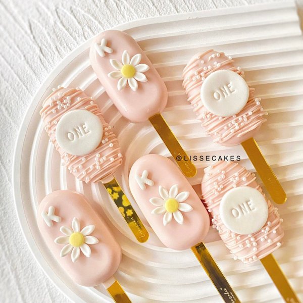 Baby Daisy Cakesicles in Pink