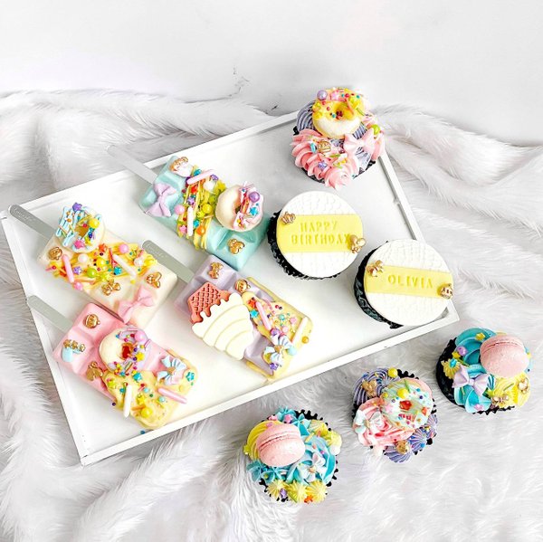 Mega Rainbow Factory Cakesicles & Cupcakes Set