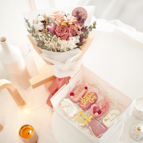 Vale's Valentine's Cakesicles & Bouquet Gift Set (LilasBlooms) 